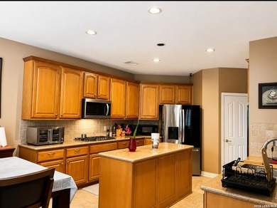 This beautiful Emerald Plan sits on a corner lot in a quiet - photo 3