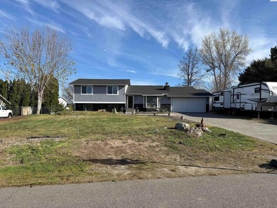 MLS# 291720 Come check out this Tri-Level Pasco home with lots - photo 1