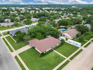 INVESTOR SPECIAL WITH HUGE POTENTIAL! Massive corner lot - photo 1