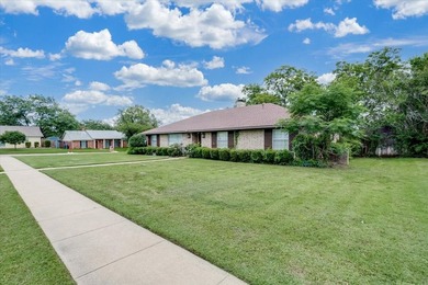 INVESTOR SPECIAL WITH HUGE POTENTIAL! Massive corner lot - photo 4