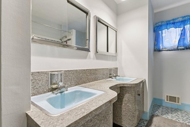 Welcome to 14 Fairview, a beautifully maintained Split level - photo 28