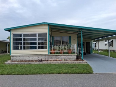 Welcome to beautiful Hudson, Florida. This charming 2-bedroom - photo 1