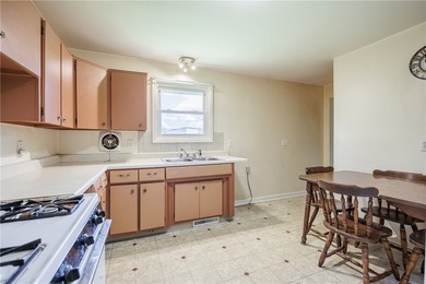 Opportunity awaits in this charming 4-bedroom, 1.5-bath ranch - photo 6