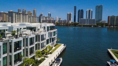 Lake Townhome/Townhouse For Sale in North Miami Beach,