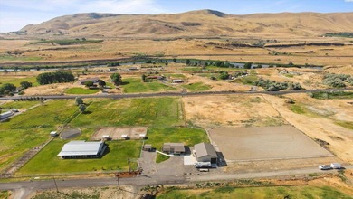 MLS# 291752 Welcome to 35803 Rayhill Rd-an exceptional 22 - photo 1