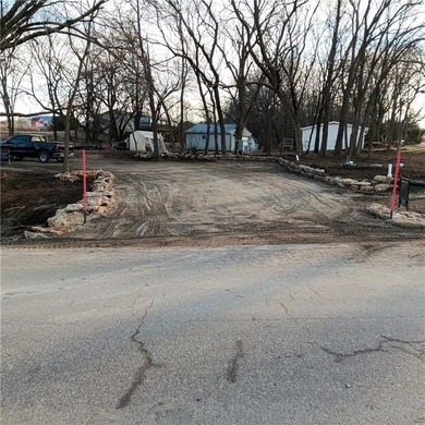 Linn Valley Lakes Lot For Sale in Linn Valley Kansas