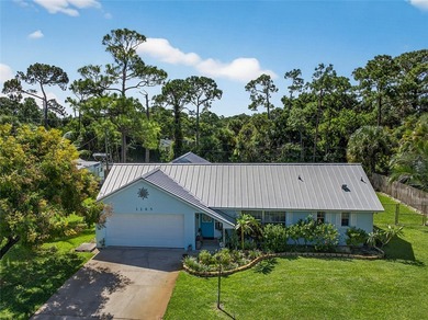 (private lake, pond, creek) Home For Sale in Vero Beach Florida