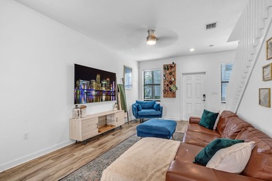 Stunning and desirable END-UNIT townhome in the gated community - photo 13