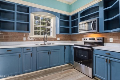 Welcome home to this beautifully renovated gem! Light-filled - photo 15