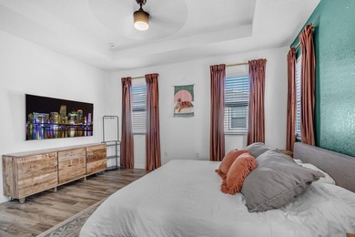 Stunning and desirable END-UNIT townhome in the gated community - photo 18
