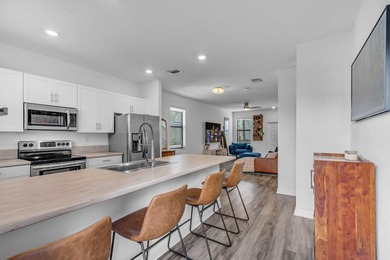 Stunning and desirable END-UNIT townhome in the gated community - photo 21