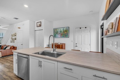 Stunning and desirable END-UNIT townhome in the gated community - photo 22