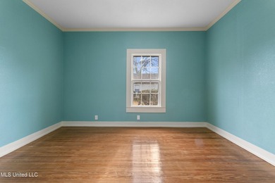 Welcome home to this beautifully renovated gem! Light-filled - photo 23