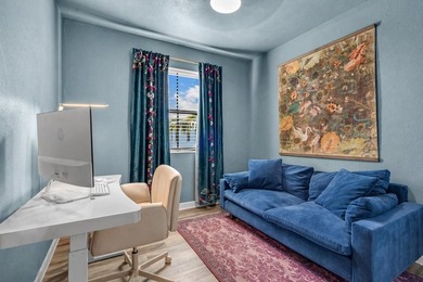 Stunning and desirable END-UNIT townhome in the gated community - photo 24