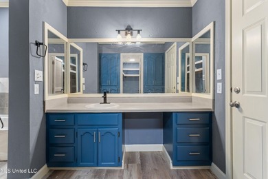 Welcome home to this beautifully renovated gem! Light-filled - photo 27