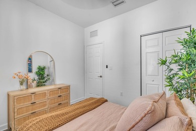 Stunning and desirable END-UNIT townhome in the gated community - photo 27