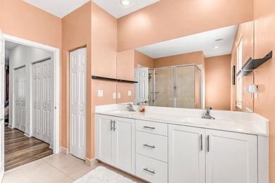 Stunning and desirable END-UNIT townhome in the gated community - photo 28