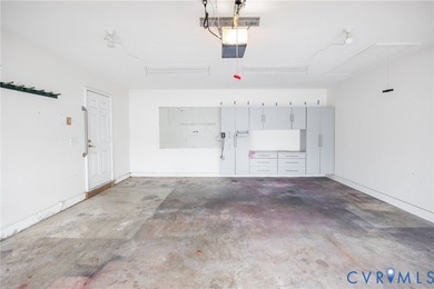 Welcome to effortless, maintenance-free living in the - photo 31