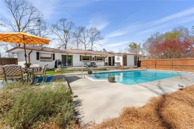 Lake Home For Sale in Lavonia, Georgia