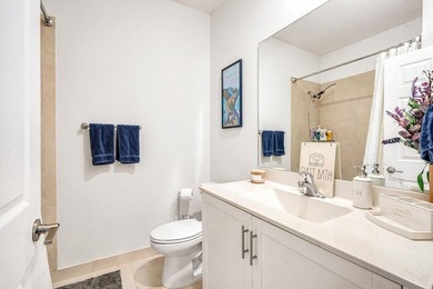 Stunning and desirable END-UNIT townhome in the gated community - photo 32