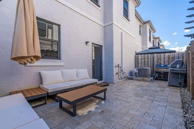Stunning and desirable END-UNIT townhome in the gated community - photo 33
