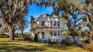 Welcome to this beautifully designed Victorian-style home built - photo 36