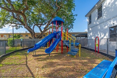 Stunning and desirable END-UNIT townhome in the gated community - photo 37