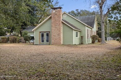 Welcome home to this beautifully renovated gem! Light-filled - photo 42