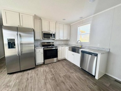 2026 Sunshine | COM1670-608 | 3 Bed / 2 Bath | 1,045 Sq Ft Brand - photo 9