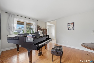 Thoughtfully designed for both comfortable everyday living and - photo 5