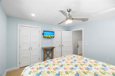 Welcome to LITTLE BAY LANDING, a beautifully renovated 24-unit - photo 15