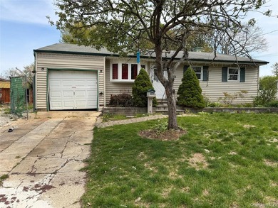 Welcome to 1703 Pine Acres Boulevard, Bay Shore, New York - photo 1