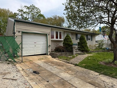 Welcome to 1703 Pine Acres Boulevard, Bay Shore, New York - photo 2