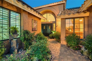 Pristine single-story home in The Lakes featuring large pool - photo 5