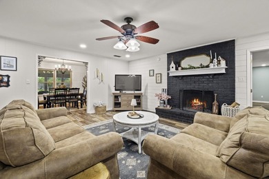 Charming, Move in ready home in the desirable Lake Brenda - photo 3