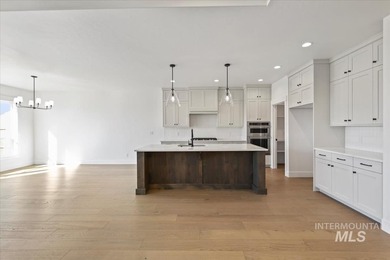 Step into The Birkdale by Tresidio Homes and experience timeless - photo 10