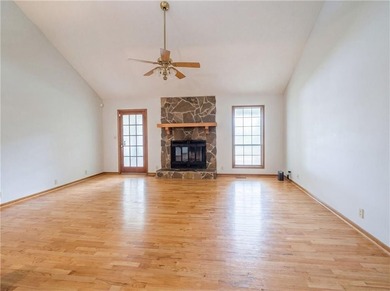 Step into 120 Bay Ct, arranged for everyday practicality with a - photo 3
