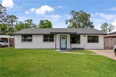 MUST SEE!!! This quaint, 3 bedroom 2 bath, completely renovated - photo 1