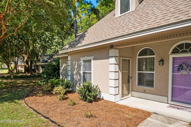 Charming 3 bedroom, 2 bath home ready for your personalizing and - photo 2