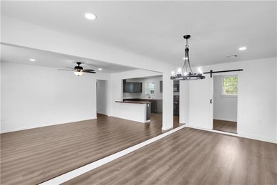 MUST SEE!!! This quaint, 3 bedroom 2 bath, completely renovated - photo 5