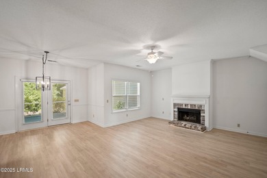 Charming 3 bedroom, 2 bath home ready for your personalizing and - photo 7
