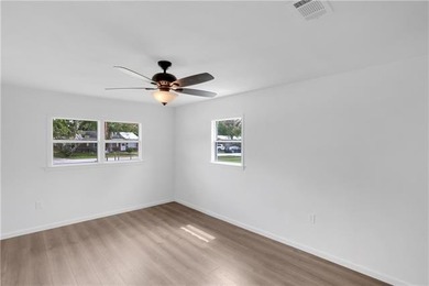 MUST SEE!!! This quaint, 3 bedroom 2 bath, completely renovated - photo 9