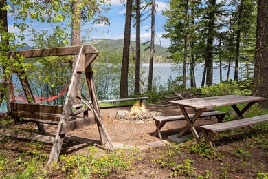 Just what you've been waiting for! Nestled along the - photo 9