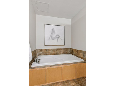Rare opportunity to own a beautifully updated three-bedroom - photo 23