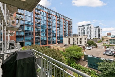 Rare opportunity to own a beautifully updated three-bedroom - photo 36