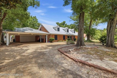 Coastal living meets spacious luxury in this 6-bedroom, 4-bath - photo 1