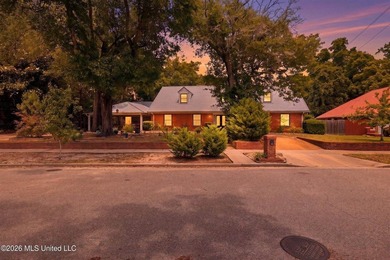 Coastal living meets spacious luxury in this 6-bedroom, 4-bath - photo 2