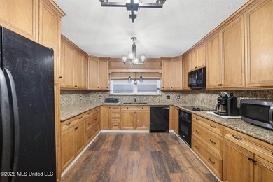 Coastal living meets spacious luxury in this 6-bedroom, 4-bath - photo 4
