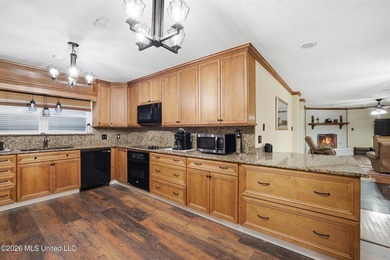 Coastal living meets spacious luxury in this 6-bedroom, 4-bath - photo 6