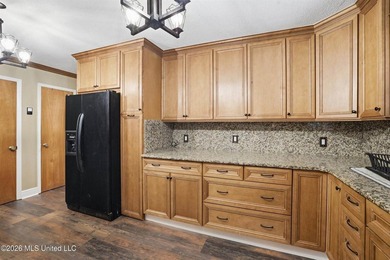 Coastal living meets spacious luxury in this 6-bedroom, 4-bath - photo 7
